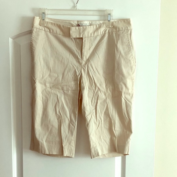 Cream Banana Republic Bermuda shorts - Picture 1 of 3